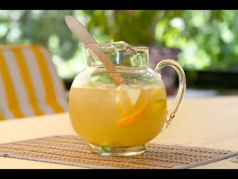 Como se hace la sangria blanca